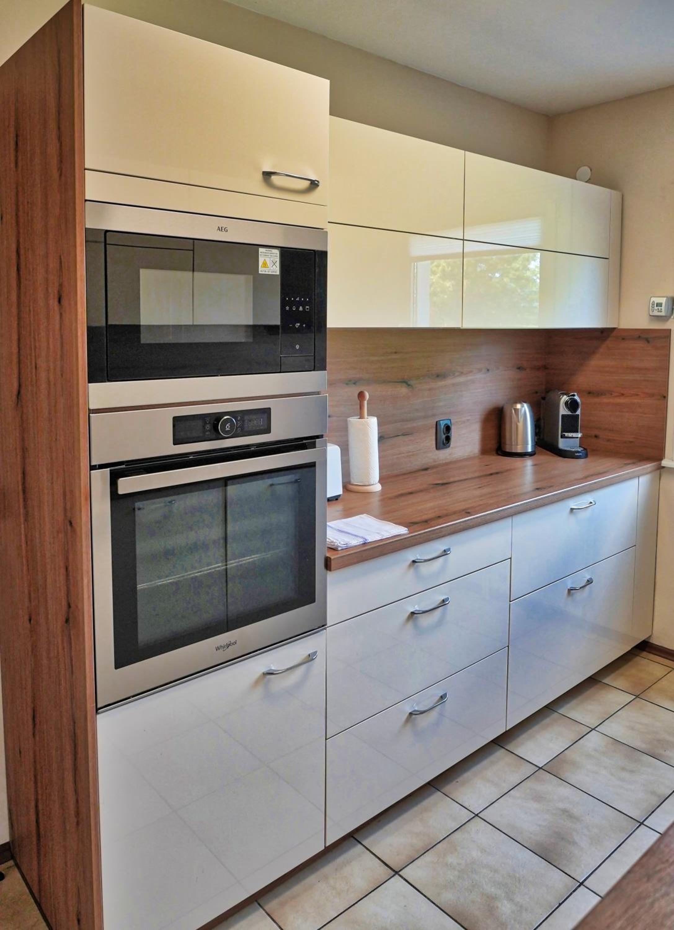 Jacuzzi, BBQ & EV plug - 5BR Villa Villi with Garden