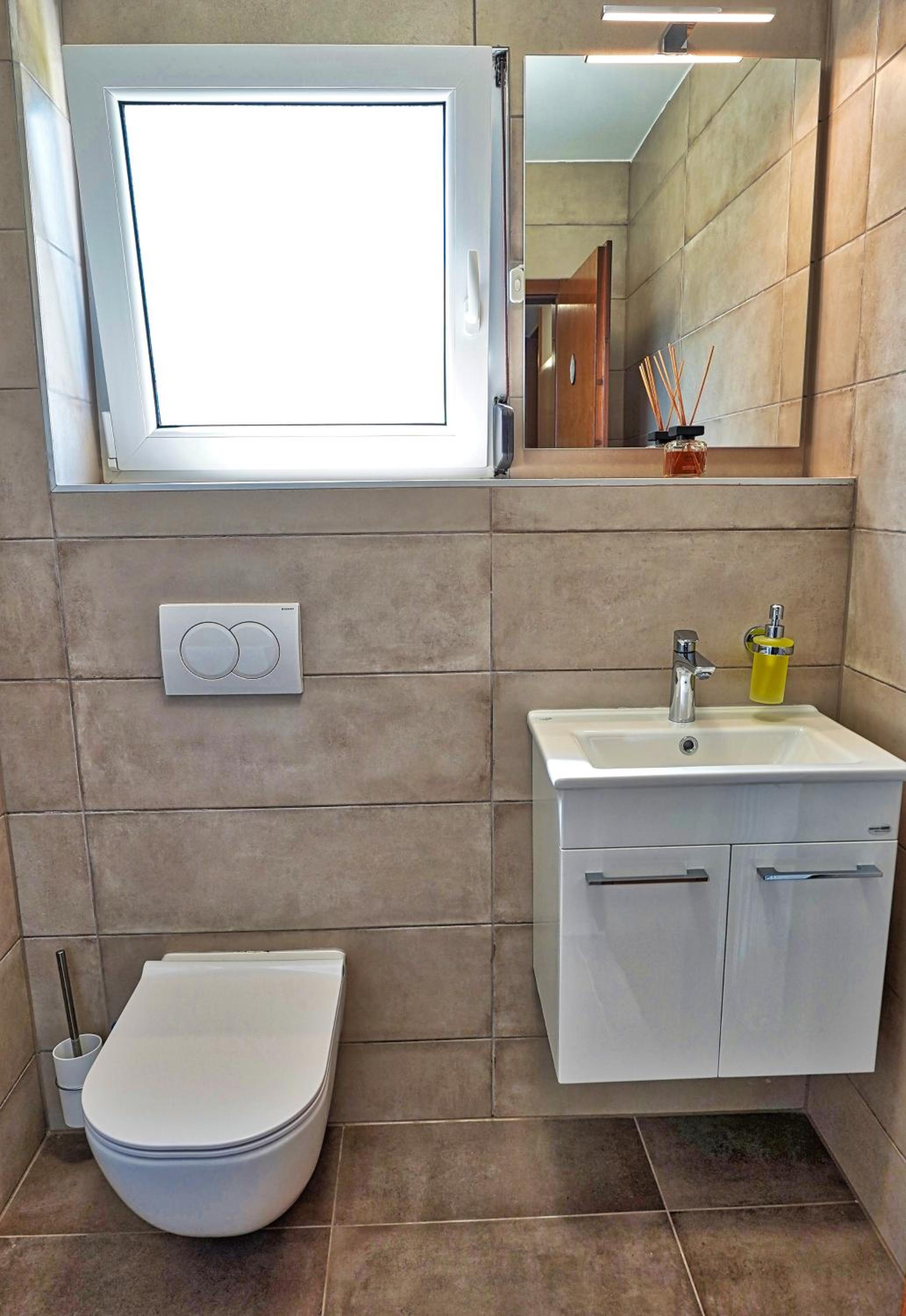 Jacuzzi, BBQ & EV plug - 5BR Villa Villi with Garden