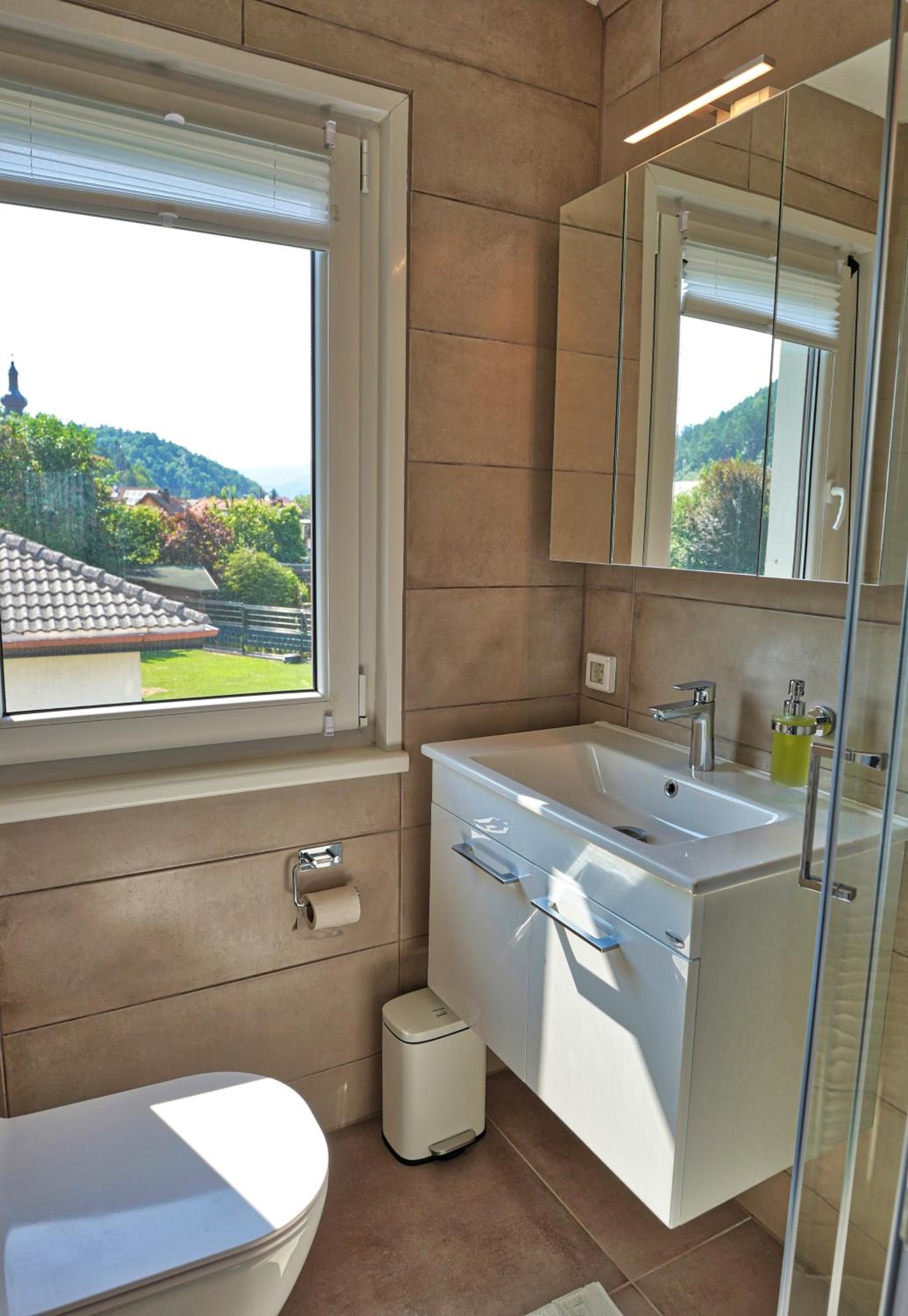 Jacuzzi, BBQ & EV plug - 5BR Villa Villi with Garden