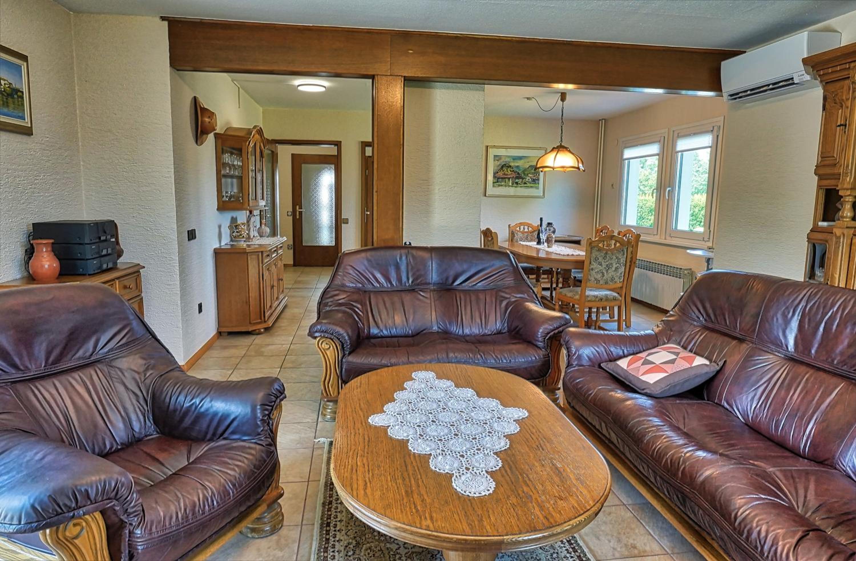 Jacuzzi, BBQ & EV plug - 5BR Villa Villi with Garden