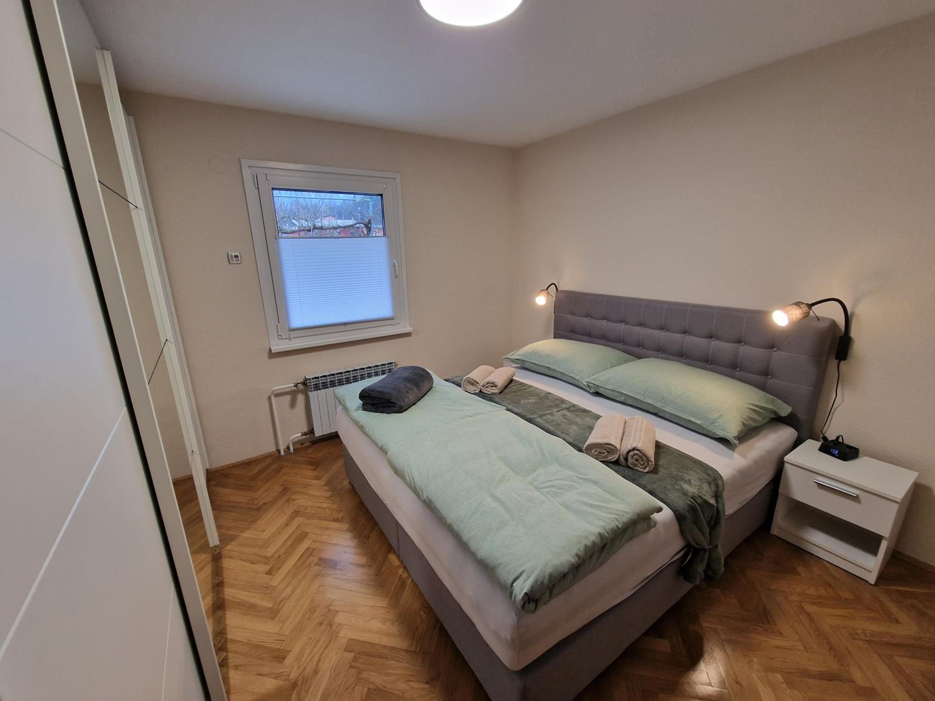 Jacuzzi, BBQ & EV plug - 5BR Villa Villi with Garden