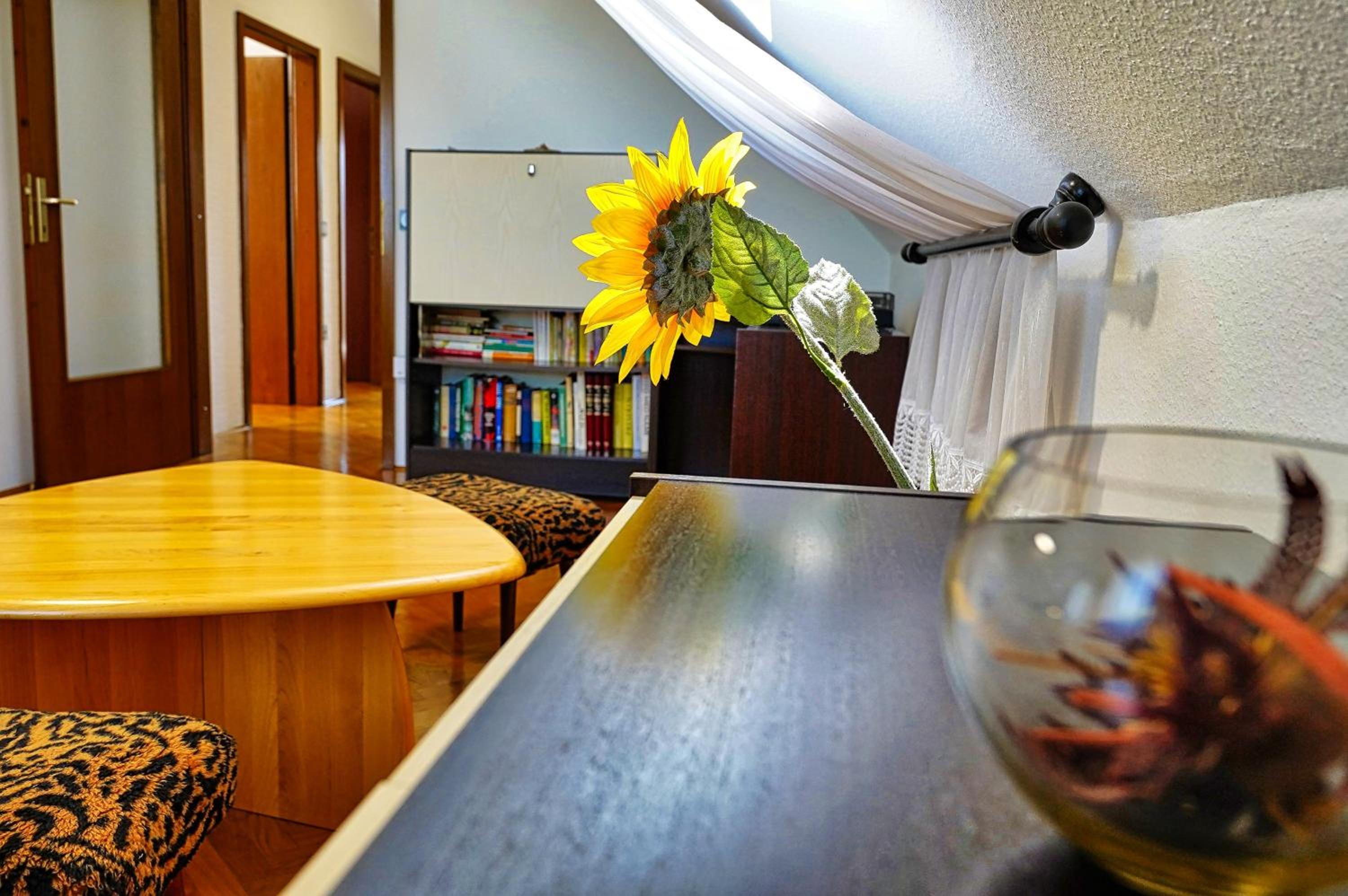 Jacuzzi, BBQ & EV plug - 5BR Villa Villi with Garden