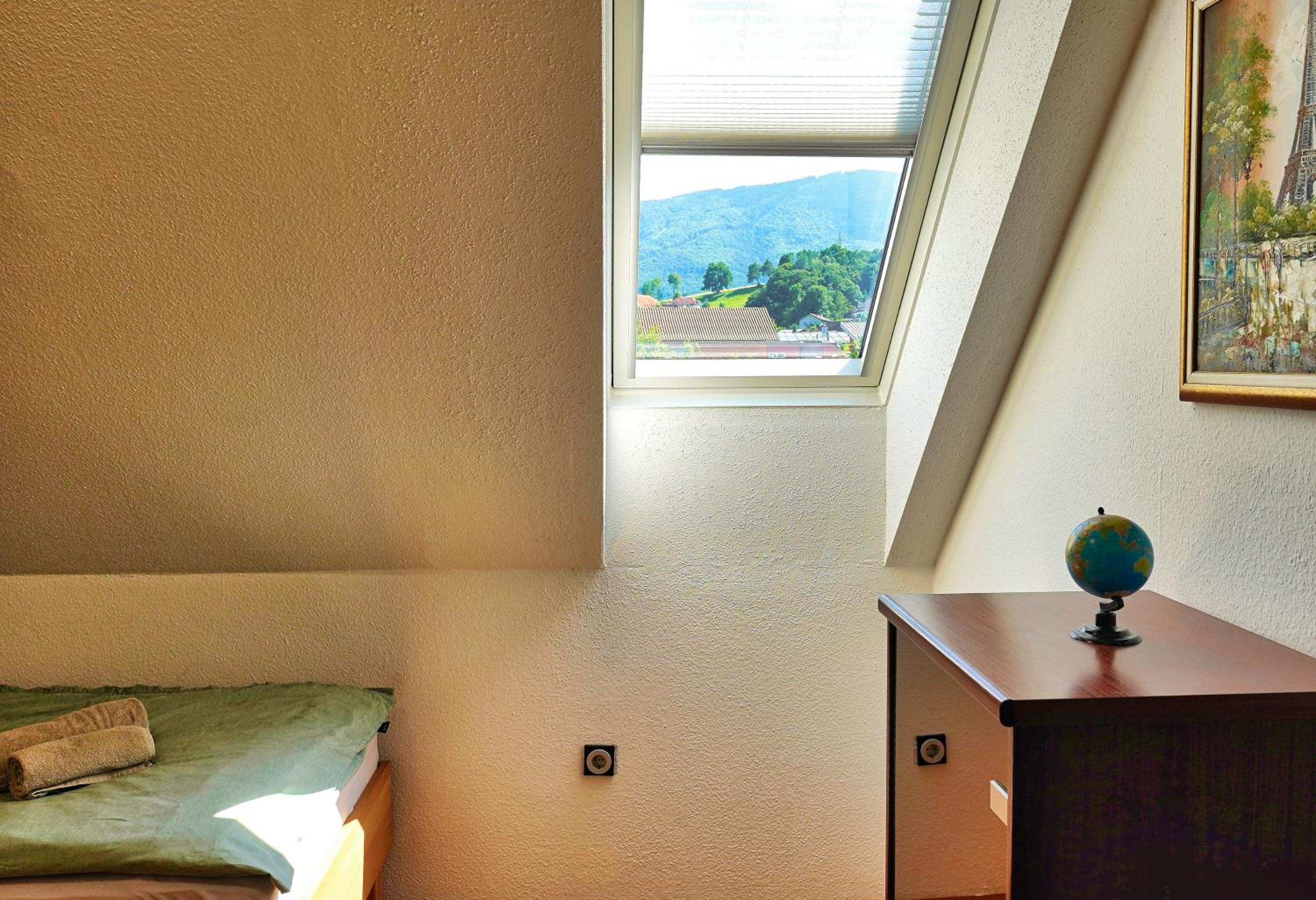 Jacuzzi, BBQ & EV plug - 5BR Villa Villi with Garden