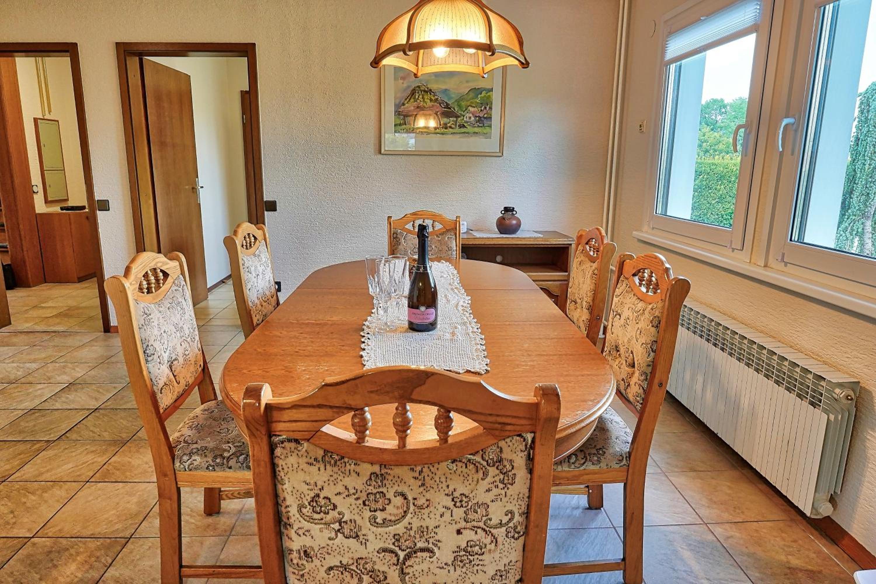 Jacuzzi, BBQ & EV plug - 5BR Villa Villi with Garden