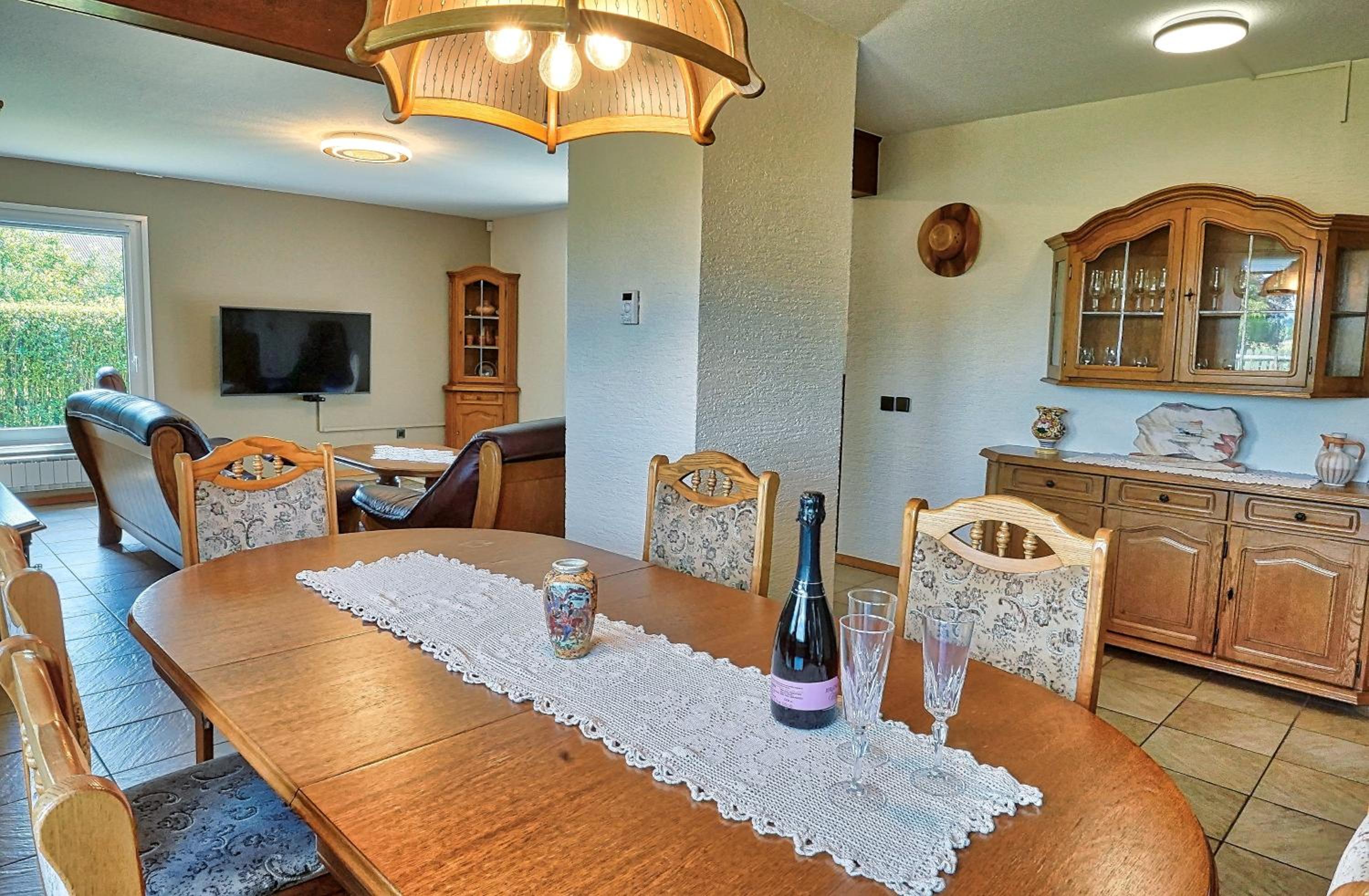 Jacuzzi, BBQ & EV plug - 5BR Villa Villi with Garden