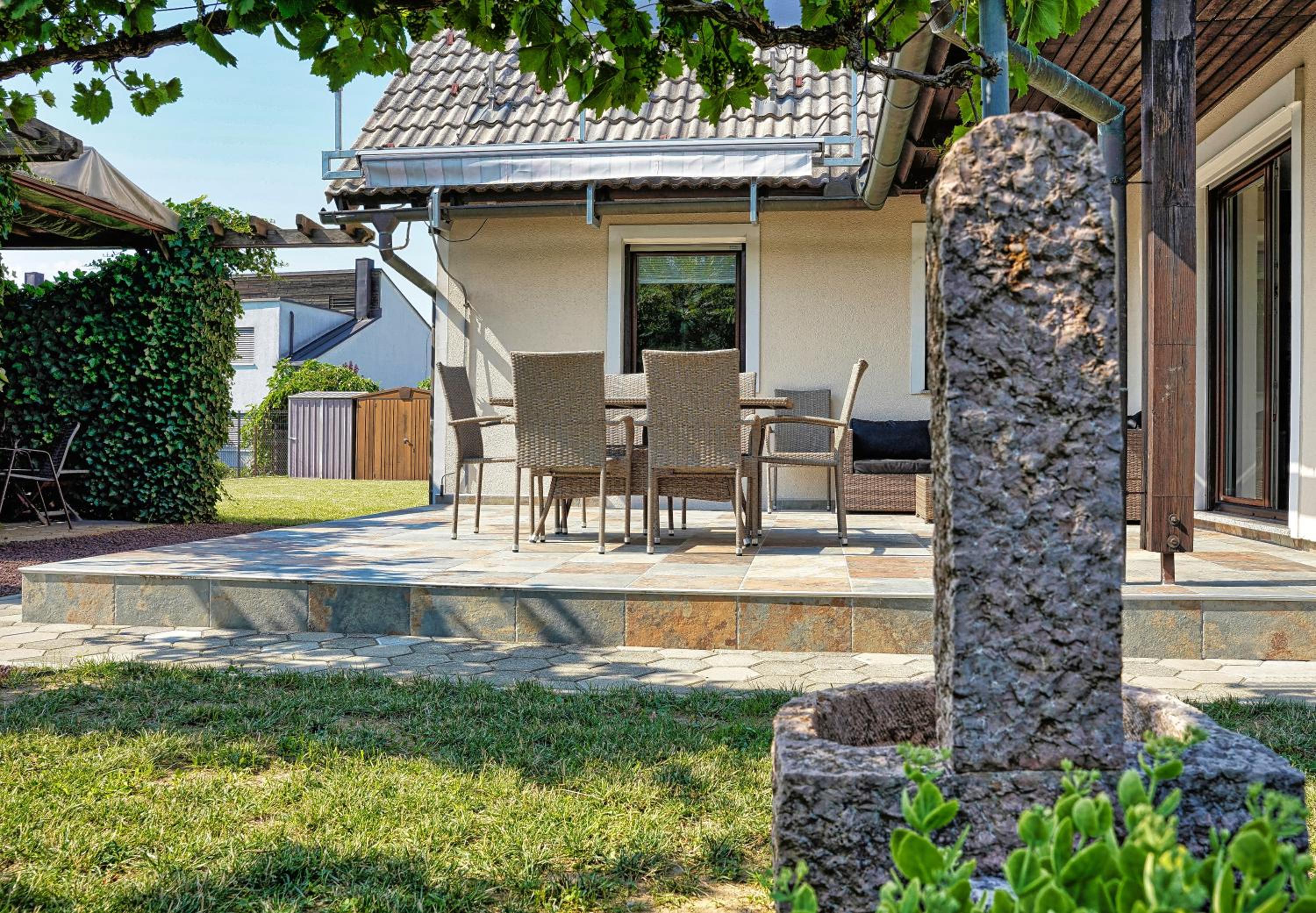 Jacuzzi, BBQ & EV plug - 5BR Villa Villi with Garden