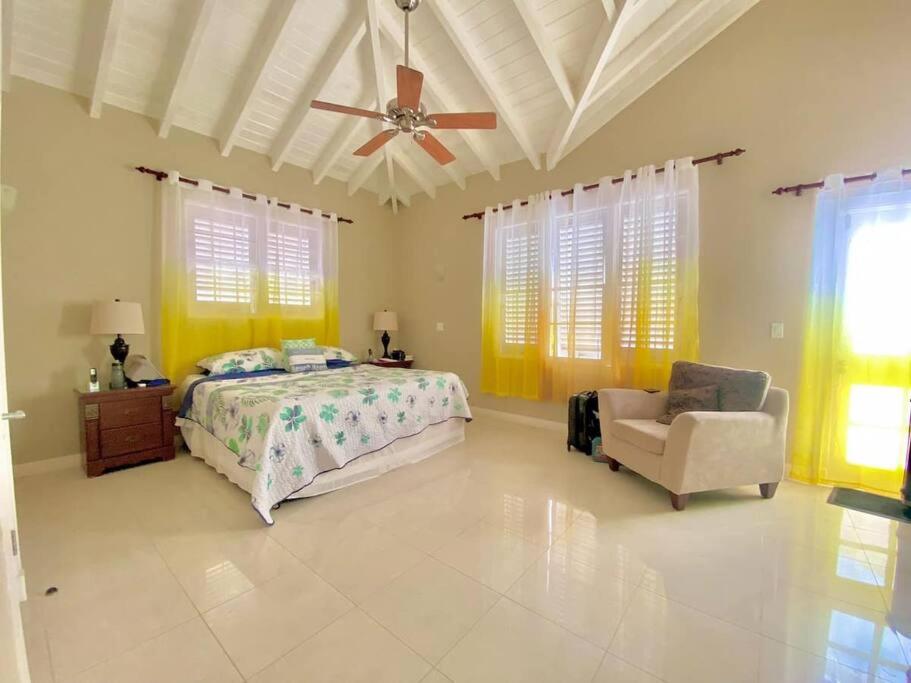 Tranquil Townhome, close to beach & dining