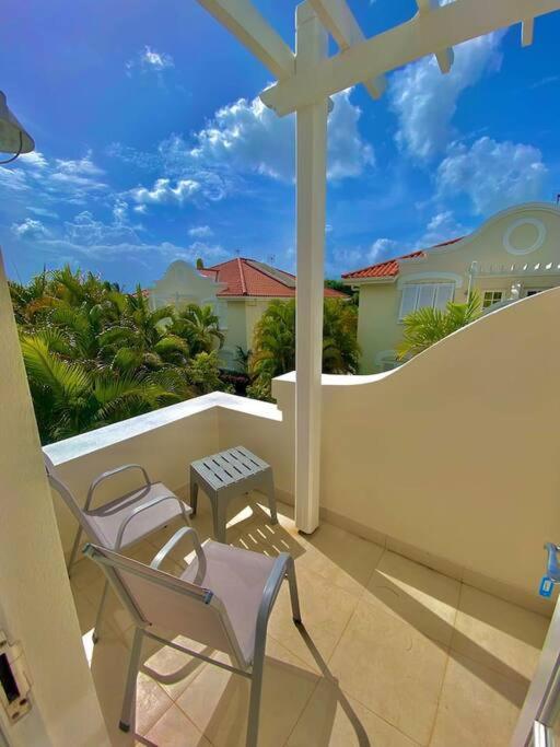 Tranquil Townhome, close to beach & dining
