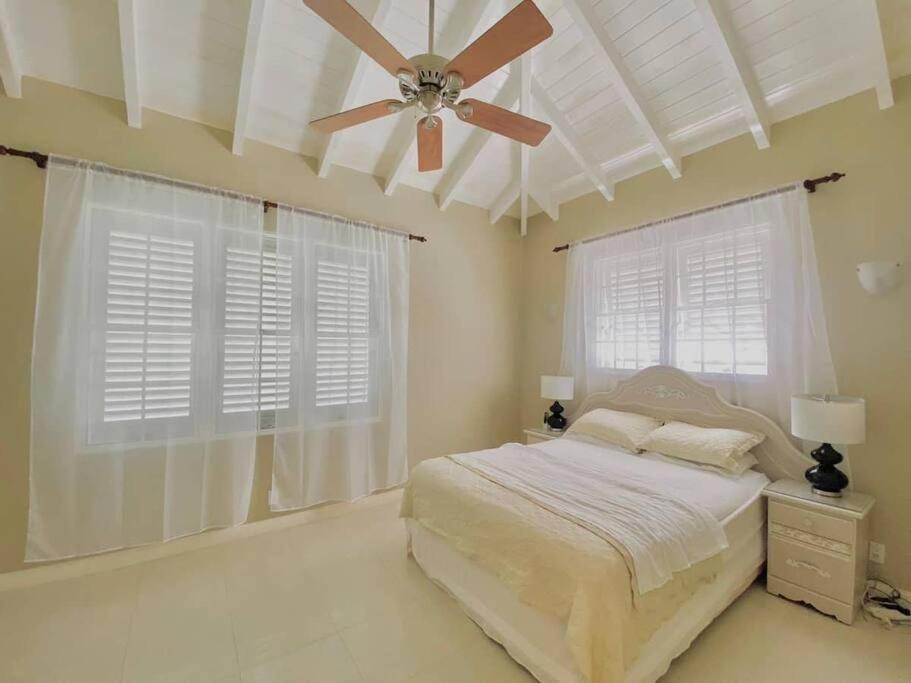 Tranquil Townhome, close to beach & dining