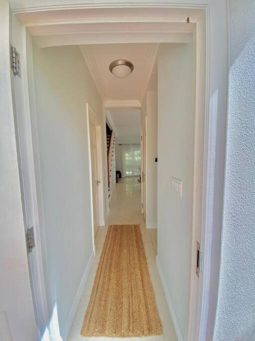 Tranquil Townhome, close to beach & dining