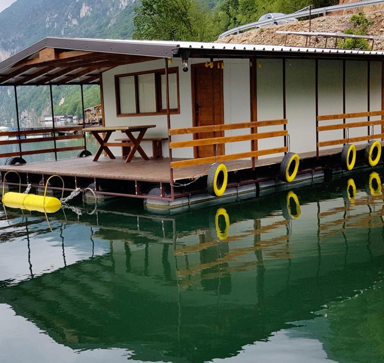 Floating apartments