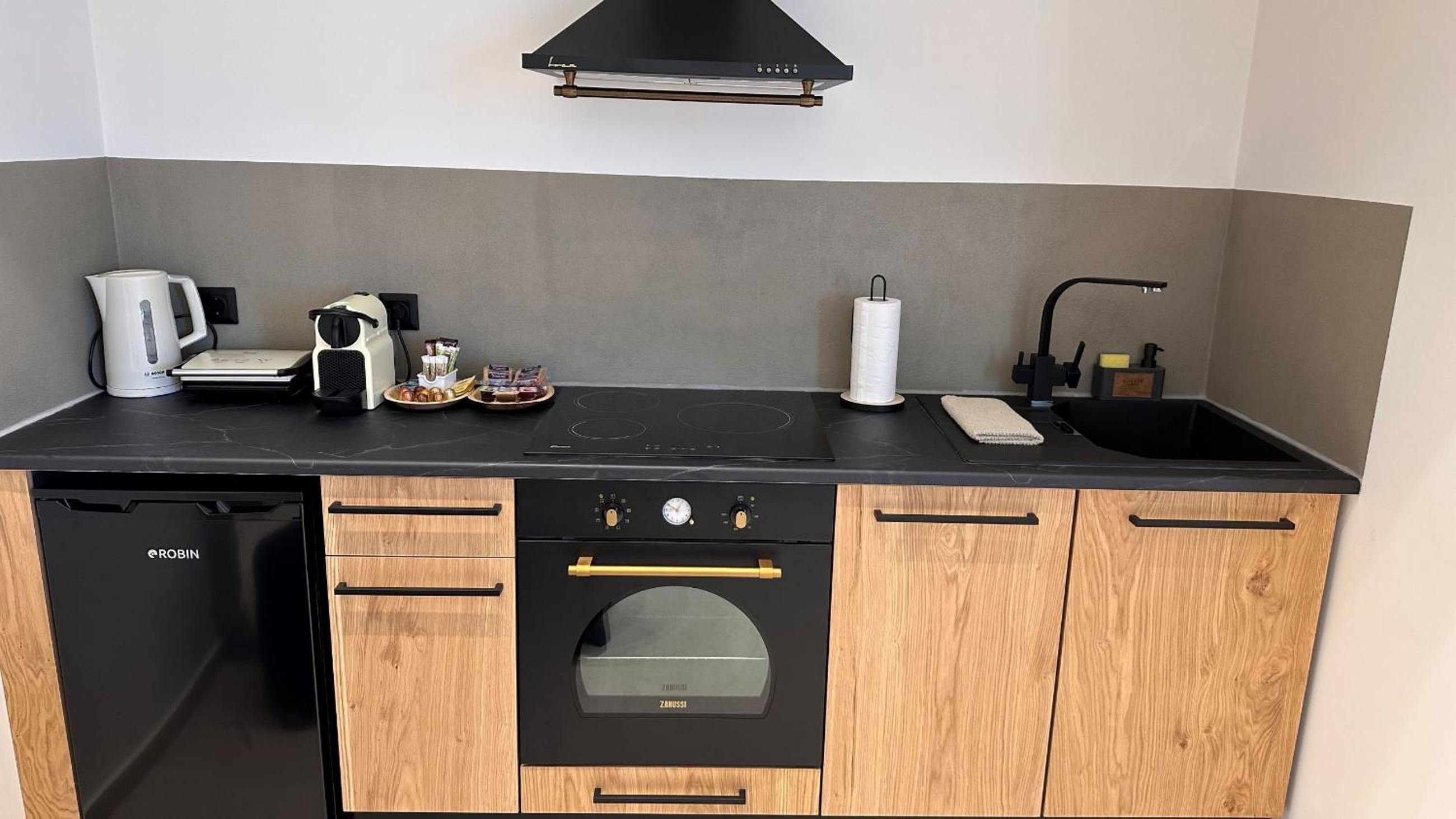 Aristotle Suites photo 4