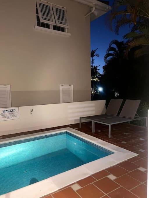 Refreshing 2bed Townhome walking distance to beach