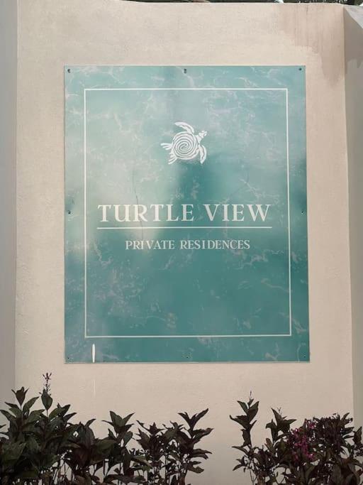 Refreshing 2bed Townhome walking distance to beach