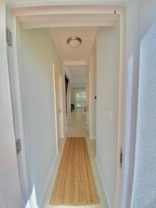 Refreshing 2bed Townhome walking distance to beach