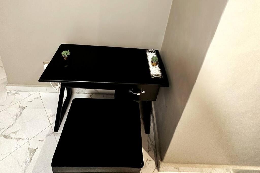 Izana Home 1 Bedroom Condo (w/TV, Wi-Fi, Workspace) view 3