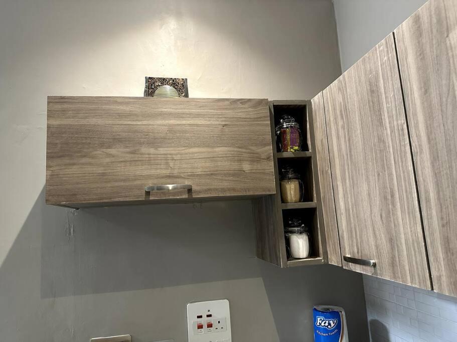 Izana Home 1 Bedroom Condo (w/TV, Wi-Fi, Workspace) view 4