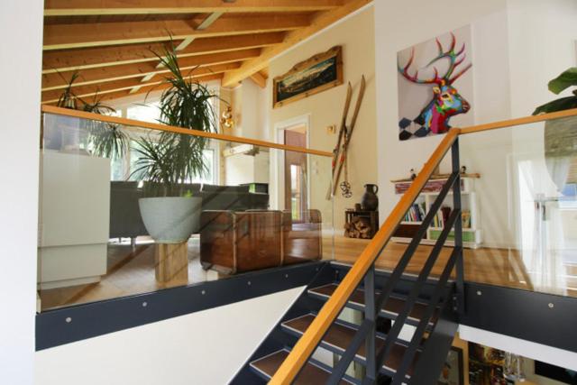 Ferienhaus Freiheit - Modernes Haus in alpenländischem Stil für Urlaub und Workation in bester Lage am Fuß der Alpen