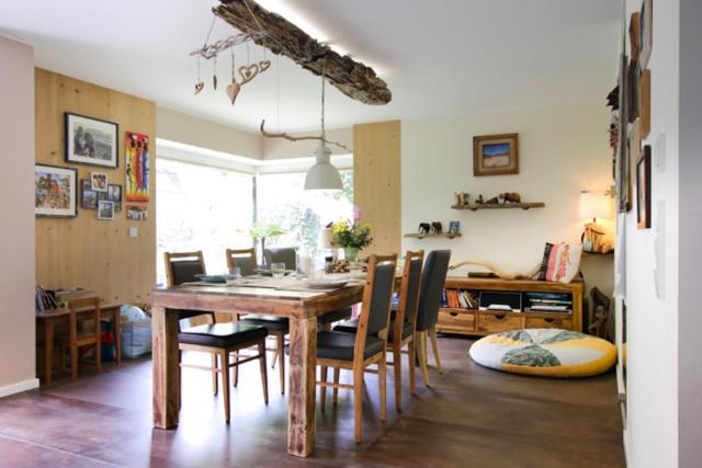 Ferienhaus Freiheit - Modernes Haus in alpenländischem Stil für Urlaub und Workation in bester Lage am Fuß der Alpen