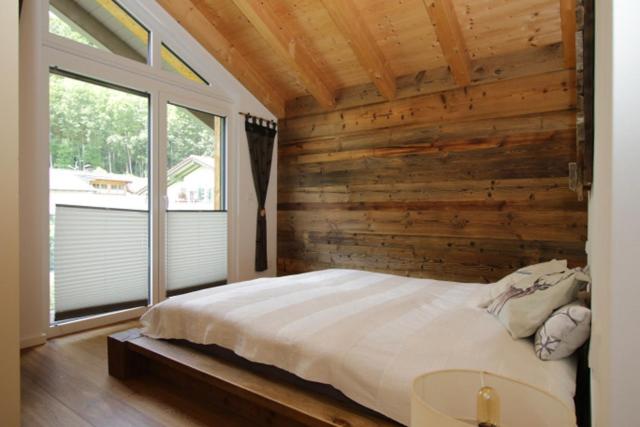 Ferienhaus Freiheit - Modernes Haus in alpenländischem Stil für Urlaub und Workation in bester Lage am Fuß der Alpen