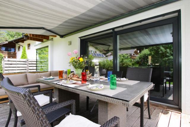 Ferienhaus Freiheit - Modernes Haus in alpenländischem Stil für Urlaub und Workation in bester Lage am Fuß der Alpen