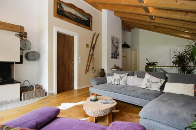 Ferienhaus Freiheit - Modernes Haus in alpenländischem Stil für Urlaub und Workation in bester Lage am Fuß der Alpen