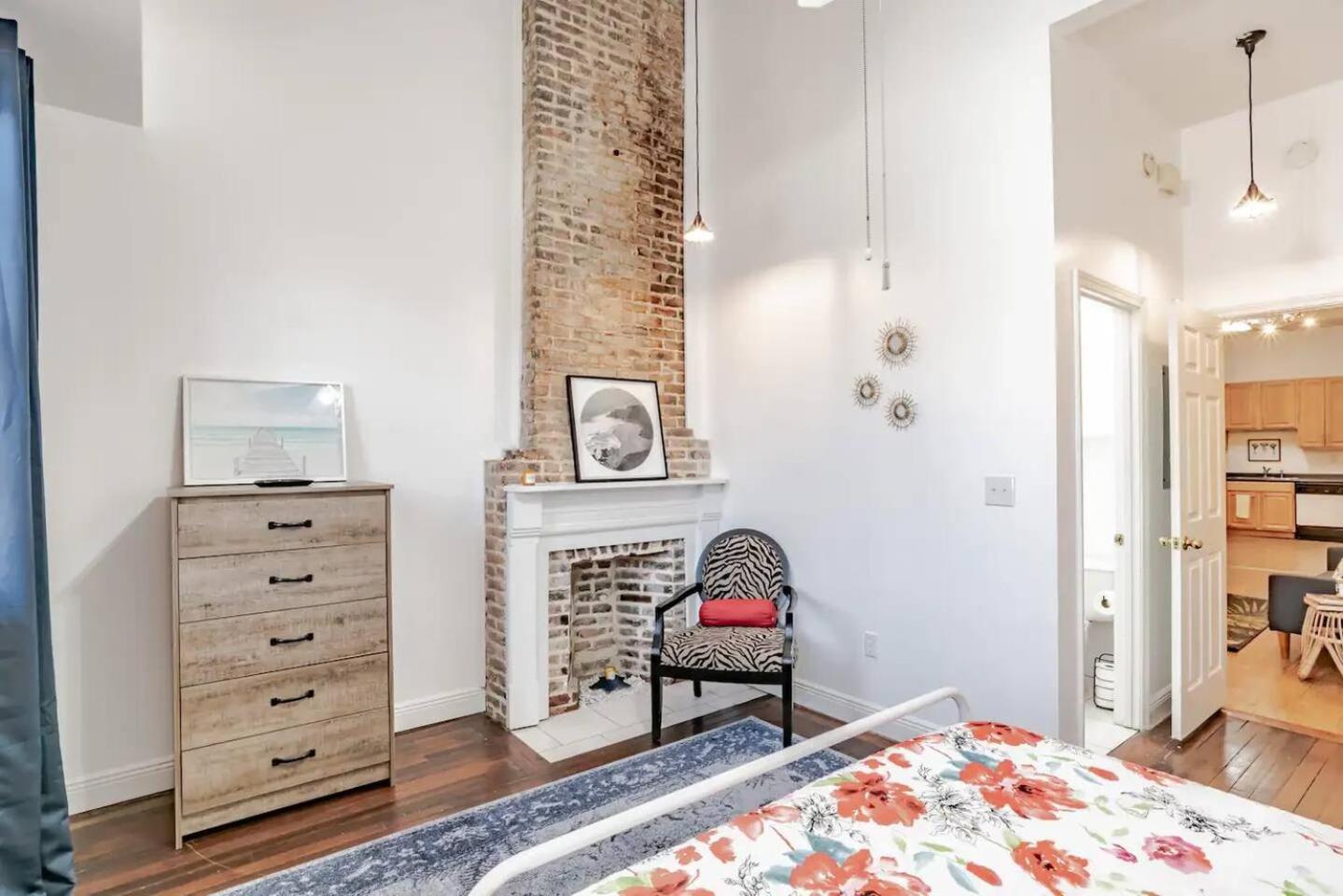 Historic District Apartment Quiet Street Central Location! view 2