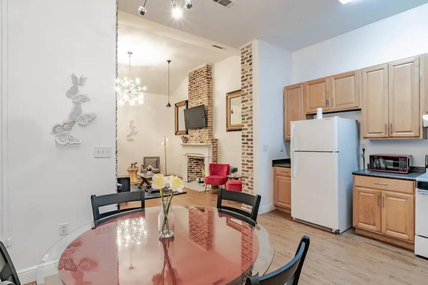 Historic District Apartment Quiet Street Central Location! view 3