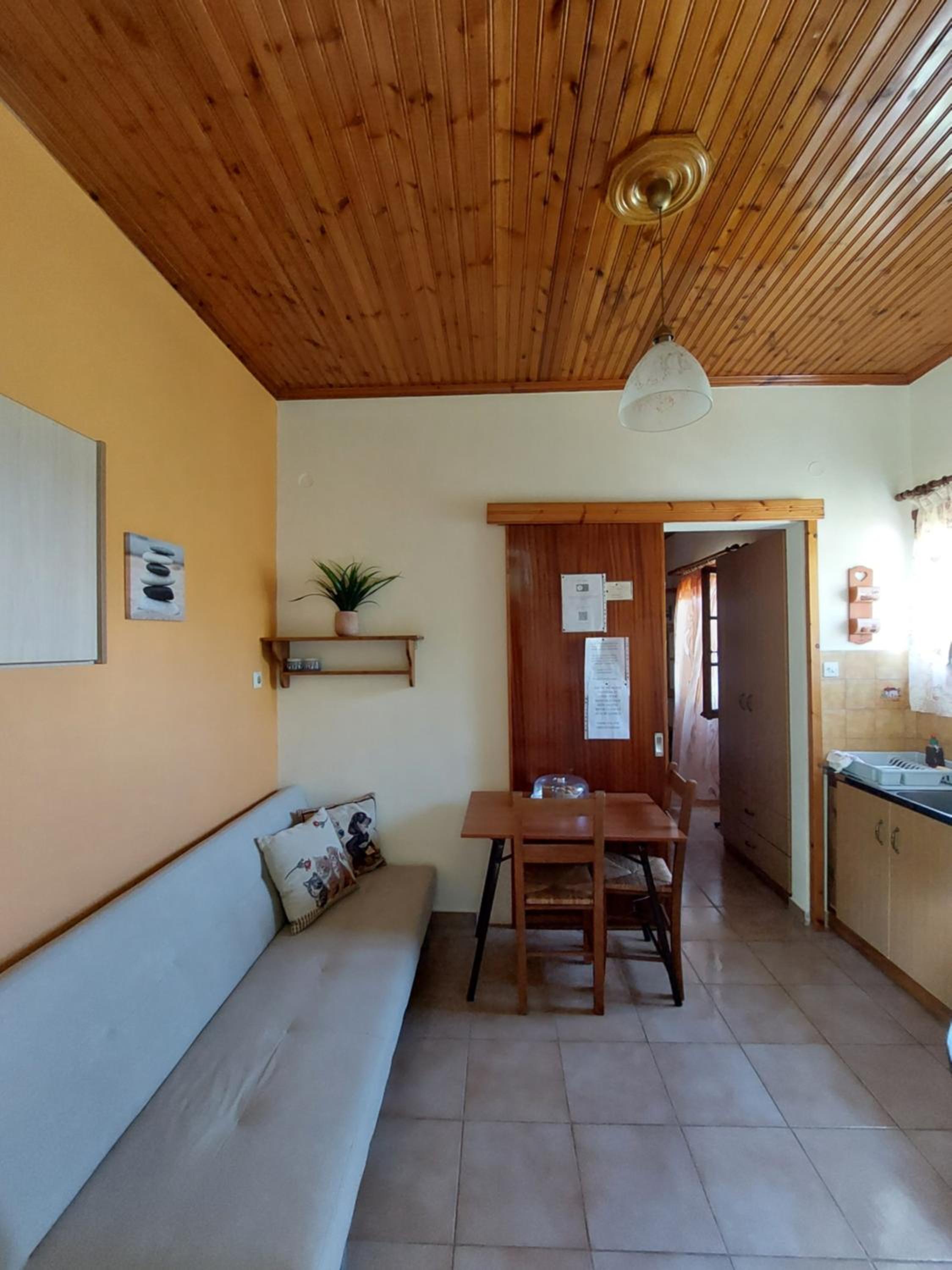 Violetta Studios & Apartments photo 3