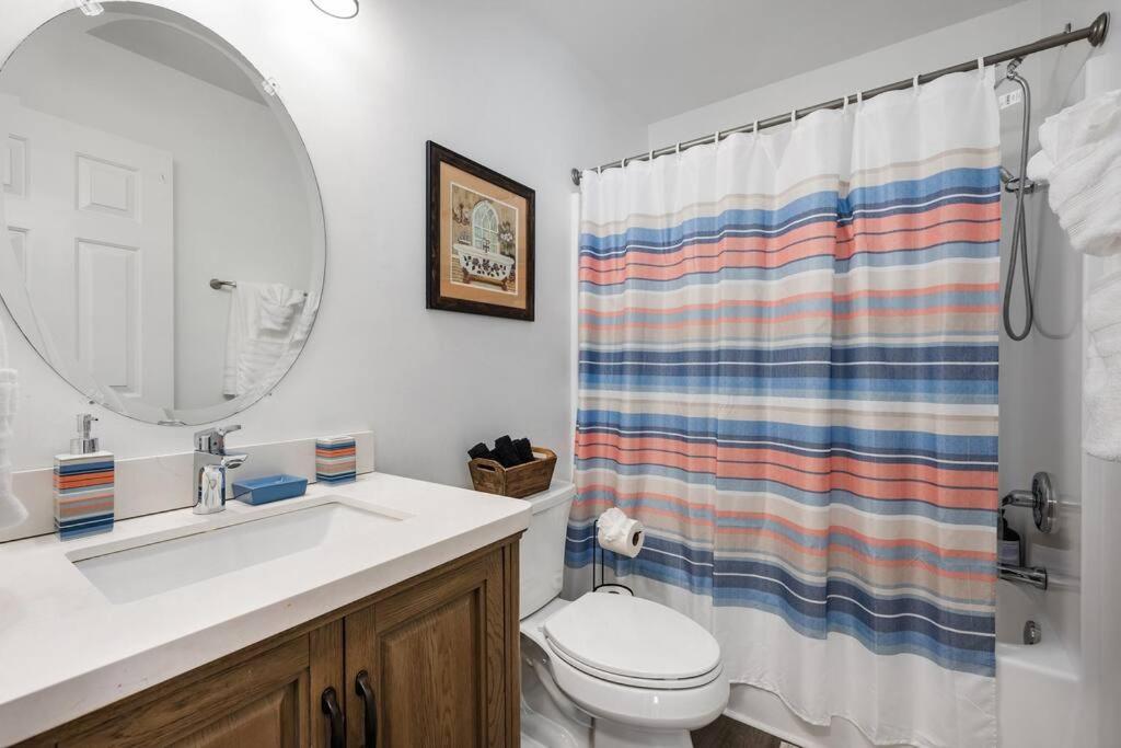DT/2 Spacious 3BR Suites/FreeParking/SelfCheckin view 2
