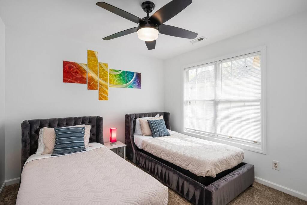 DT/2 Spacious 3BR Suites/FreeParking/SelfCheckin view 5