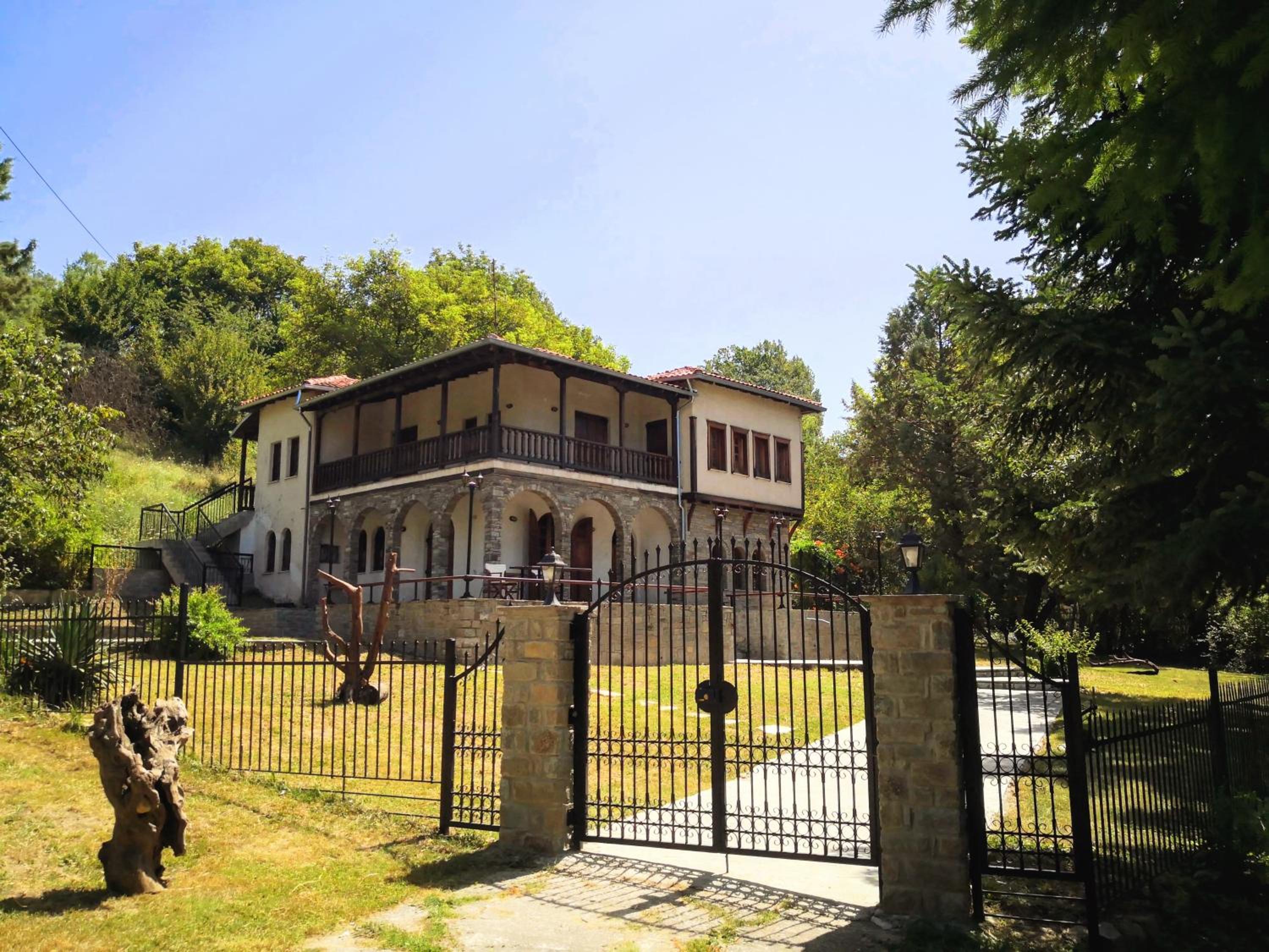 Zenios Dionysos - Traditional villa view 3