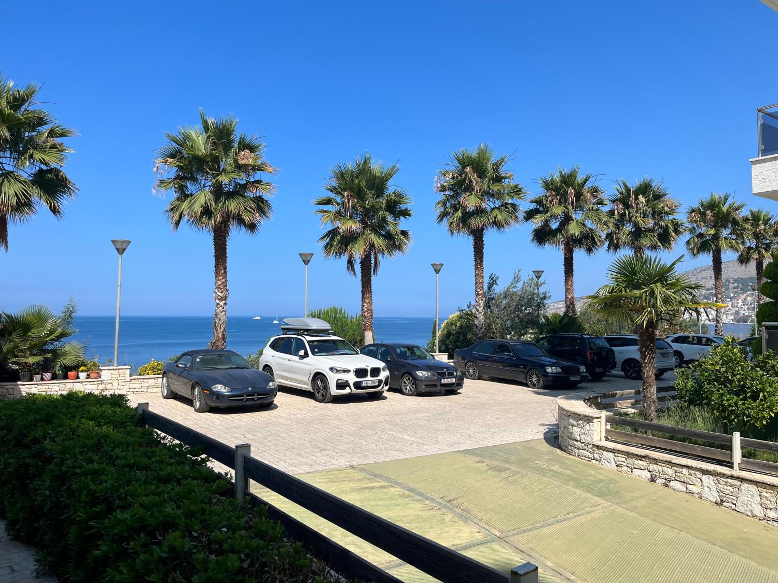 GeNi apartments White residence
