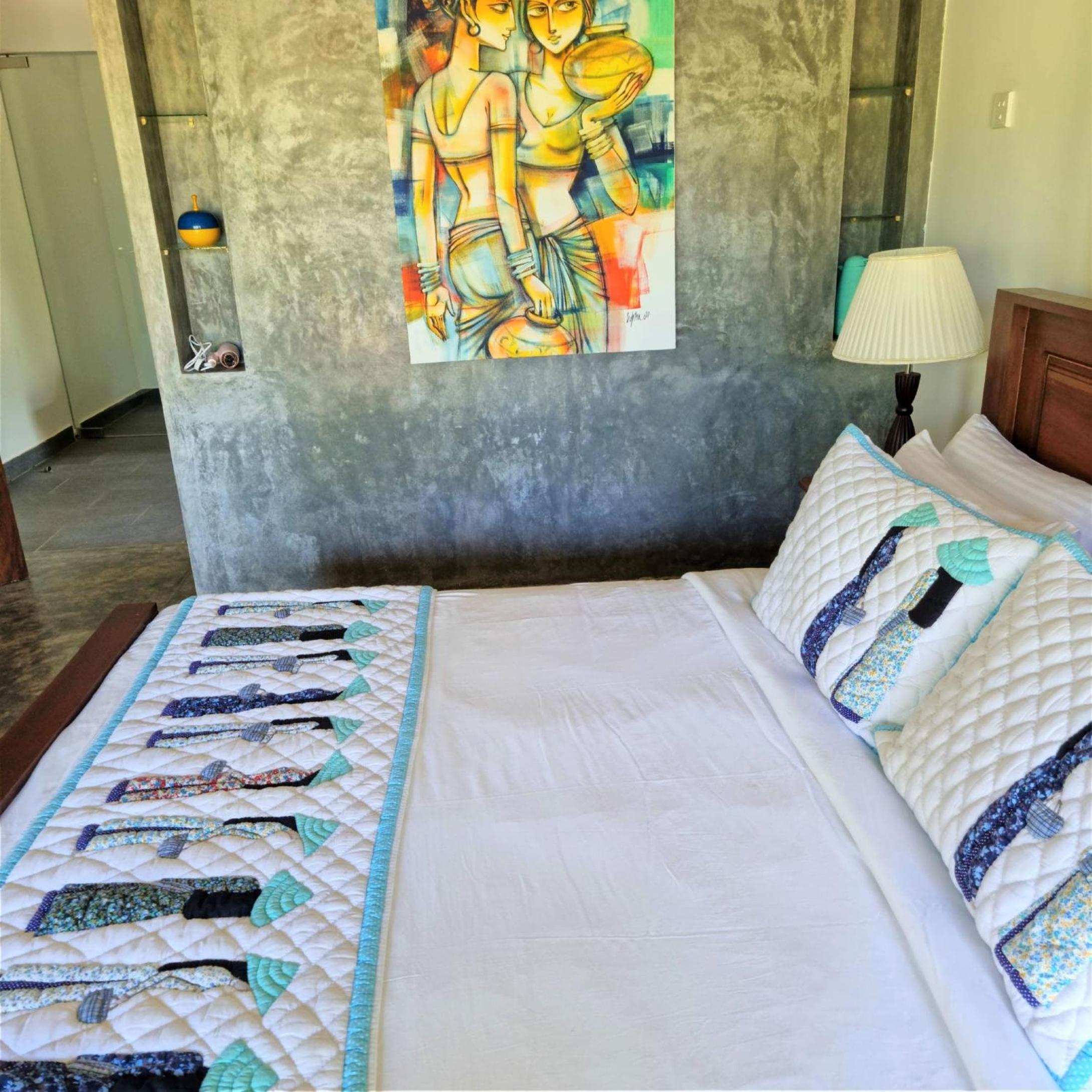 Ardeen Villa - superb 3 bedroom beachfront BB for 6, in Ranna- Tangalle- pick up, serviced, taxes included view 3
