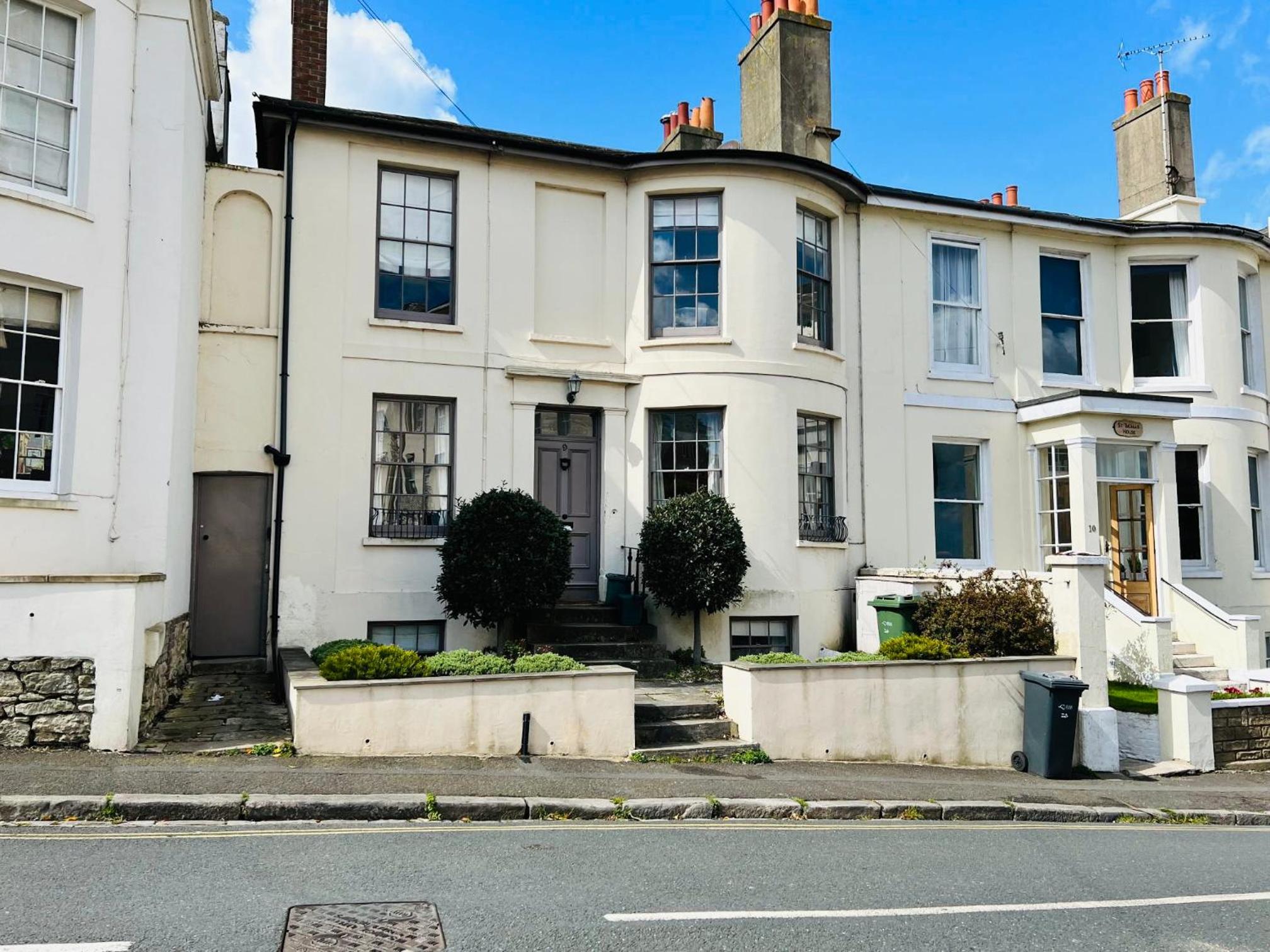 Ryde Vacations - 2 Bedroom Apartment ST9A, Ryde, Isle of Wight - Property Image 1