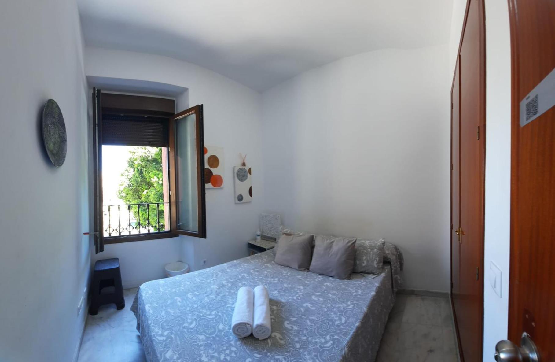 Budget and lovely rooms Las Setas view 4