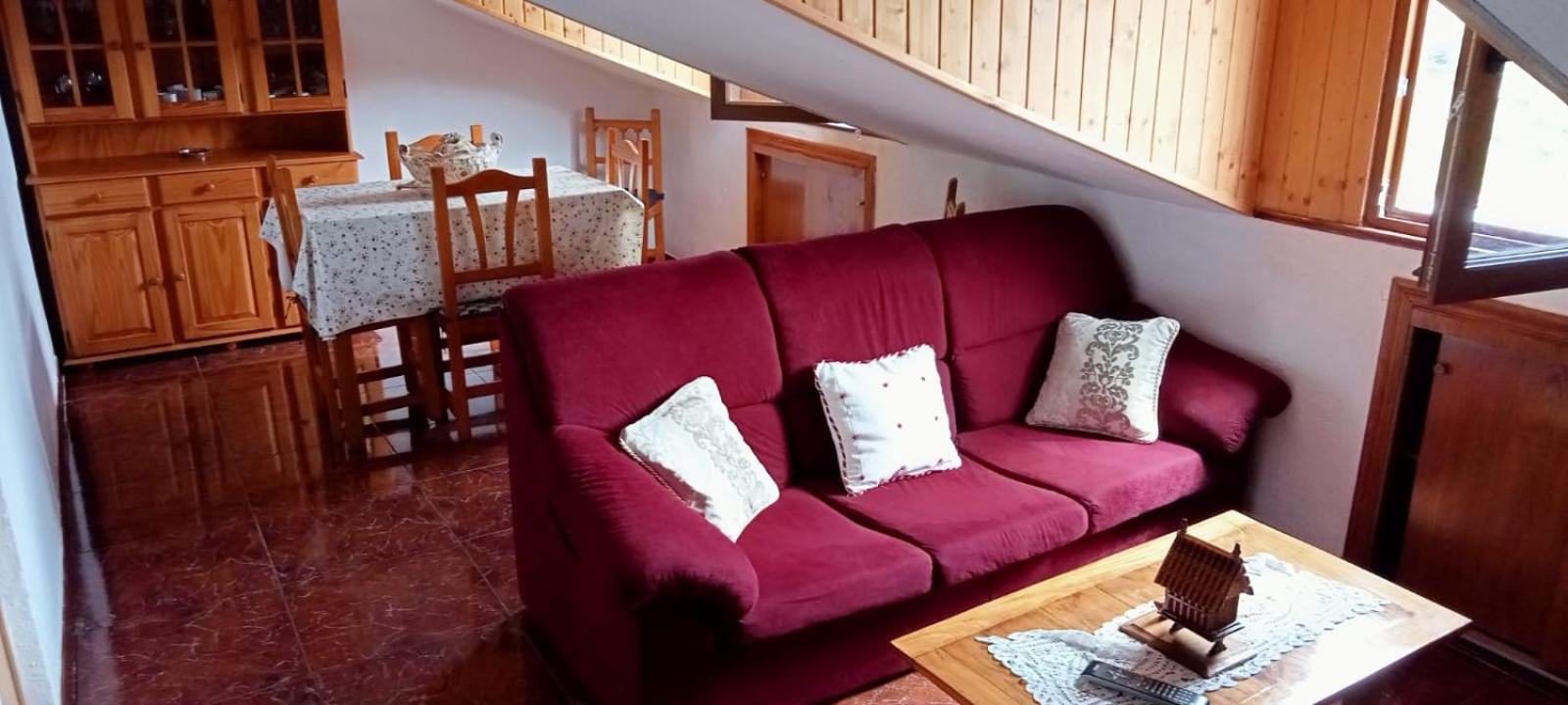 Apartamento abuhardillado en pueblo asturiano