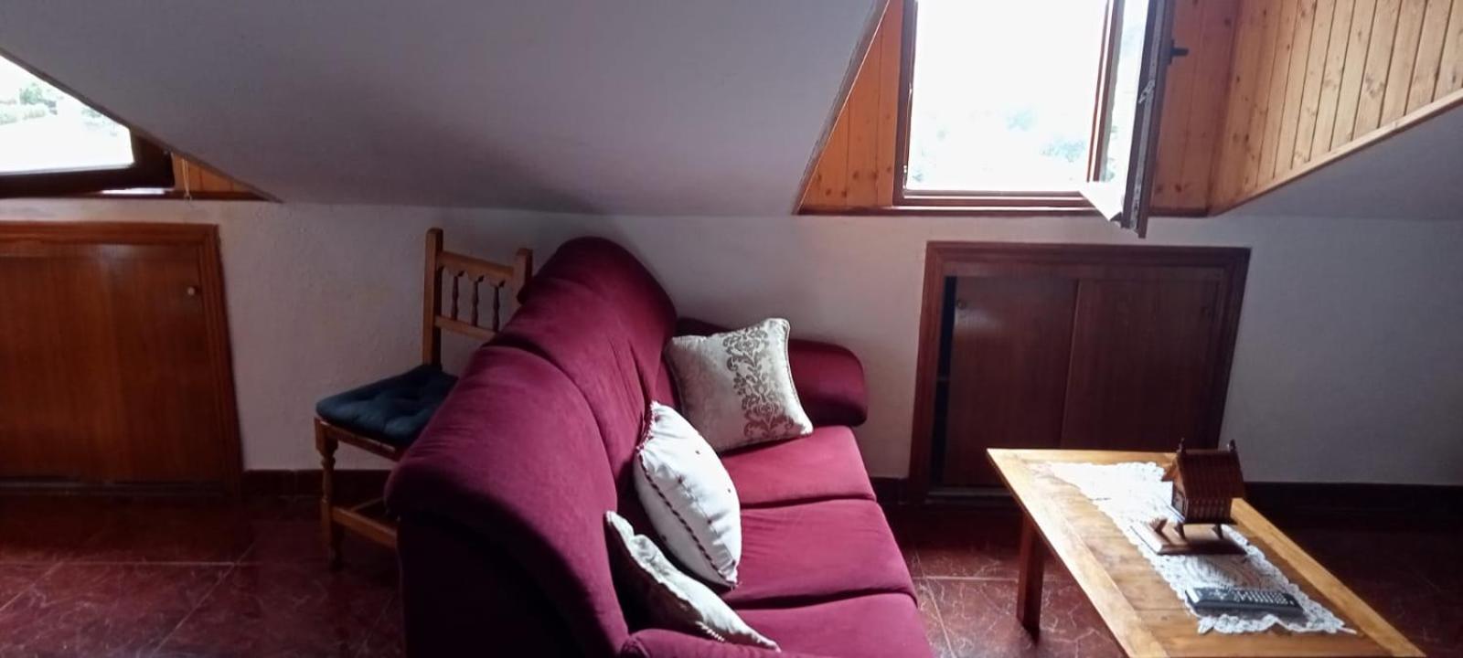 Apartamento abuhardillado en pueblo asturiano
