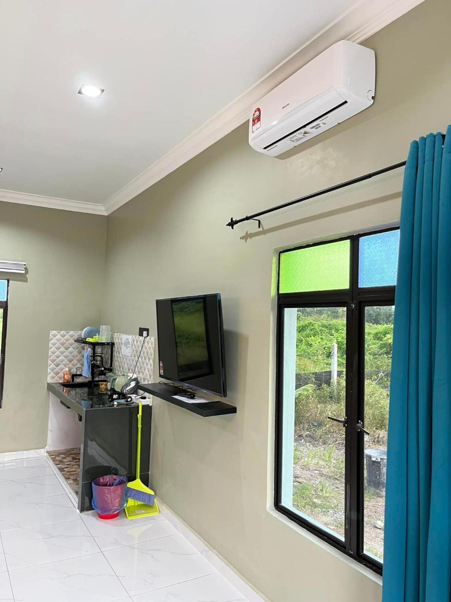 Rumah Armand Studio Family with Swimming Pool Pengkalan Balak Tg Bidara Masjid Tanah Melaka photo 3