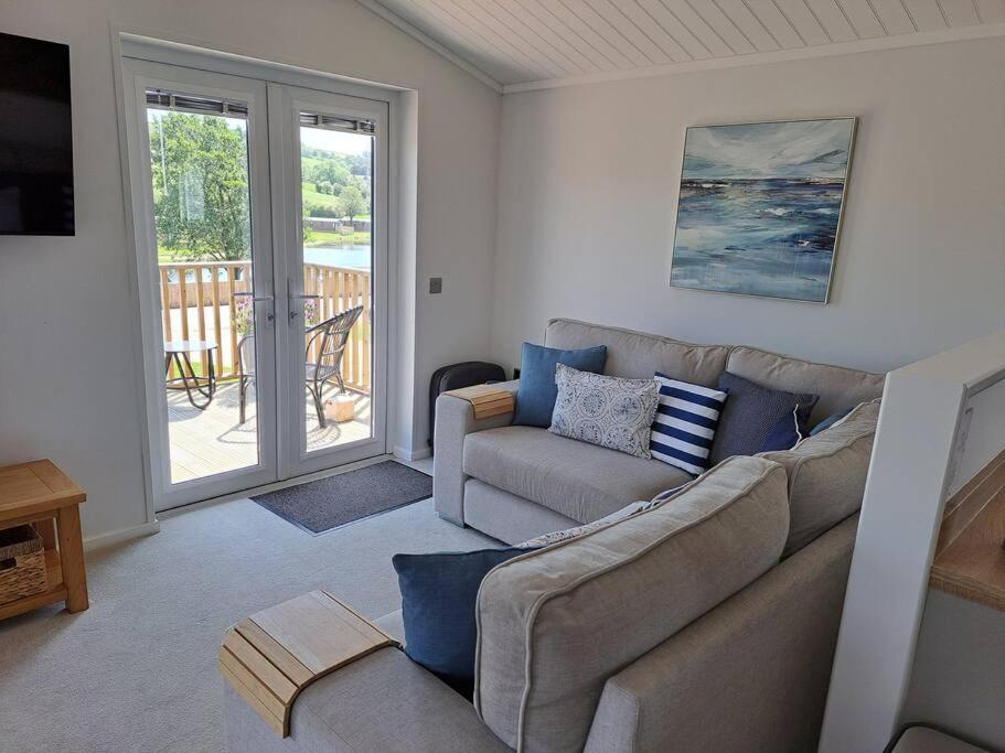 Diddly Squat Lodge with hot tub, Pendle View Holiday Park view 2