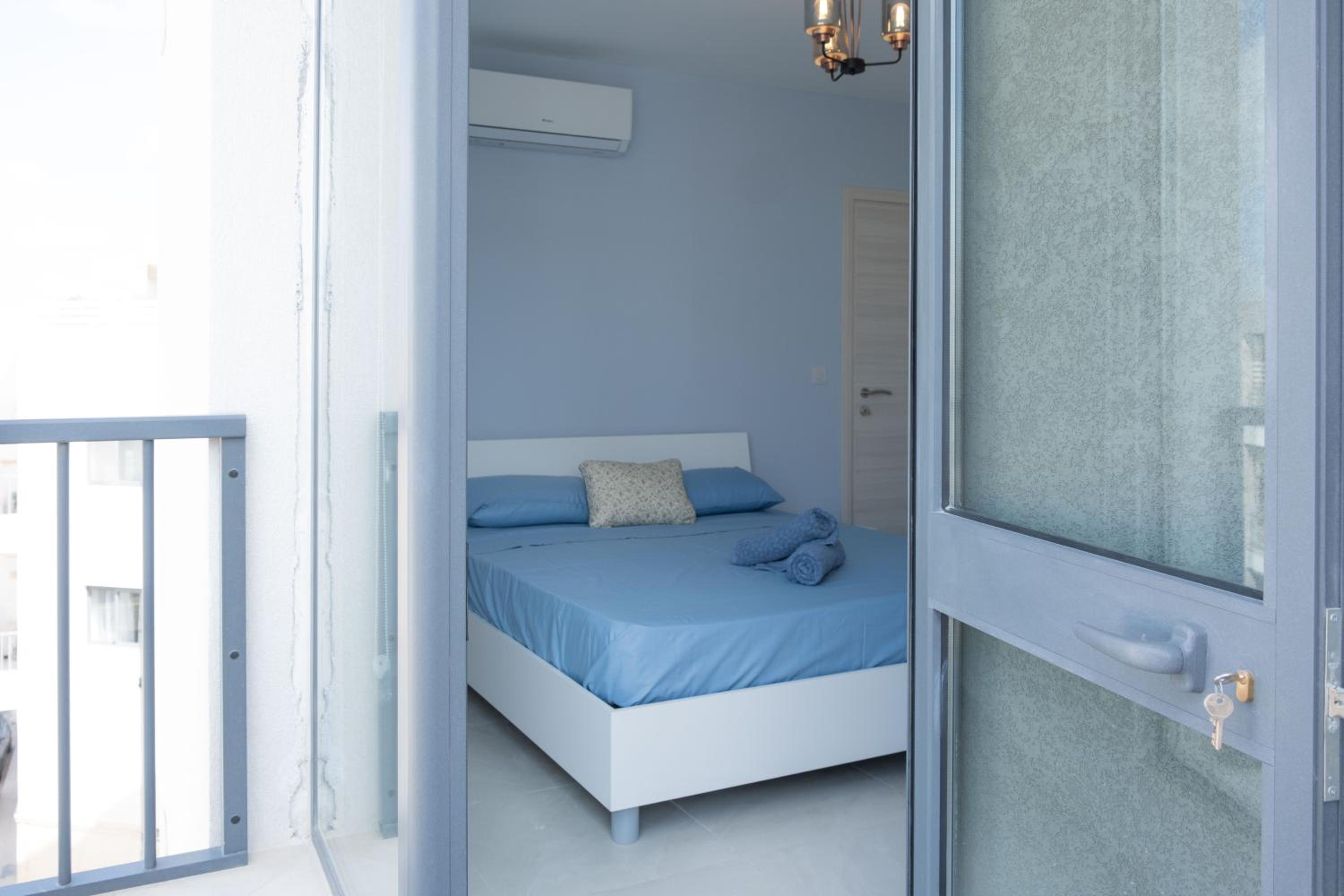Side-seaview apartment near beach and close to St. Julians view 4