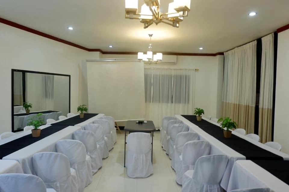 Endless Summer Hotel Baler