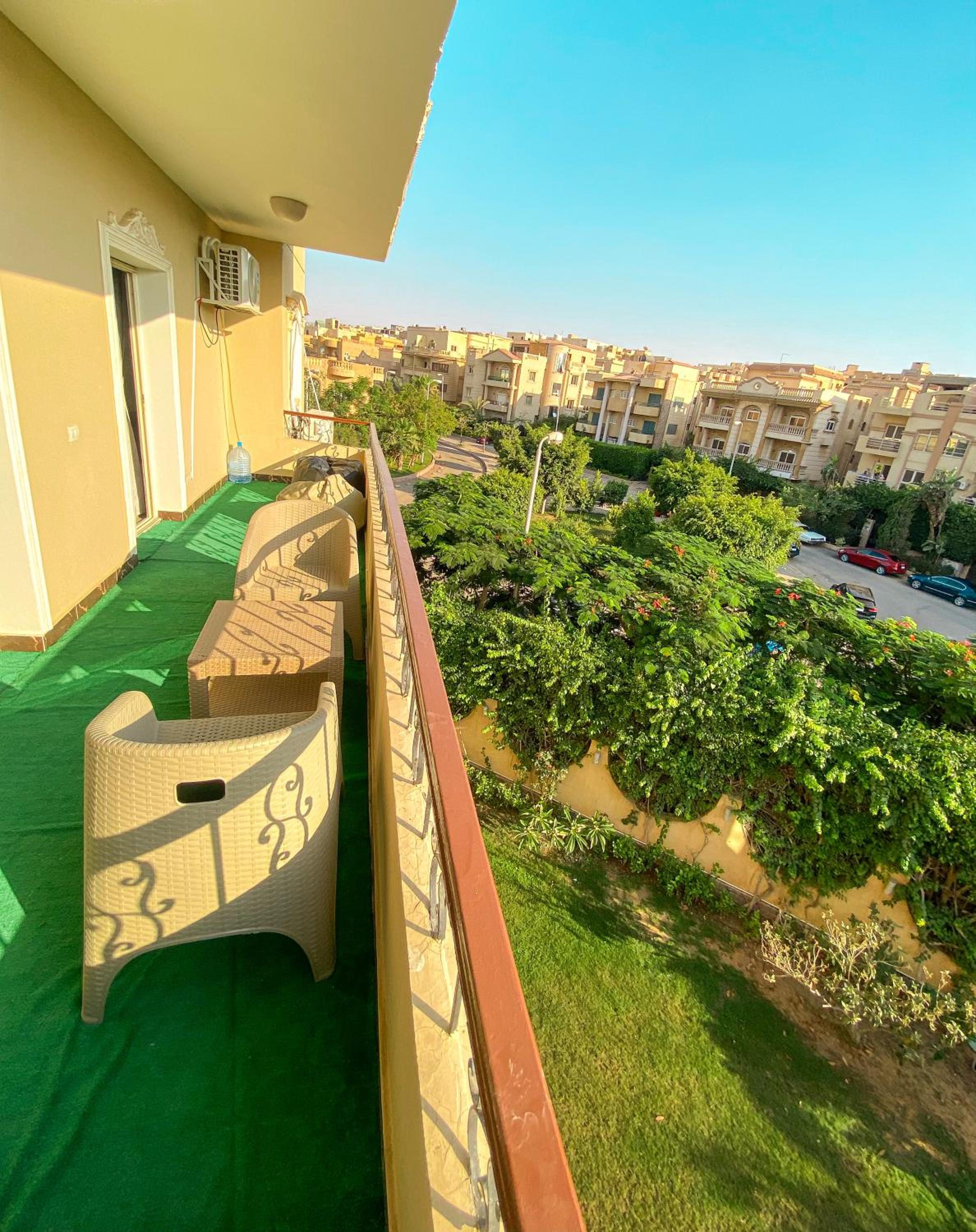 Hotel 3BD Apartment in a family house with garden view - Image 1