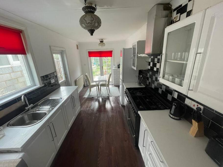 3-bedroom house - Thornton Heath view 3
