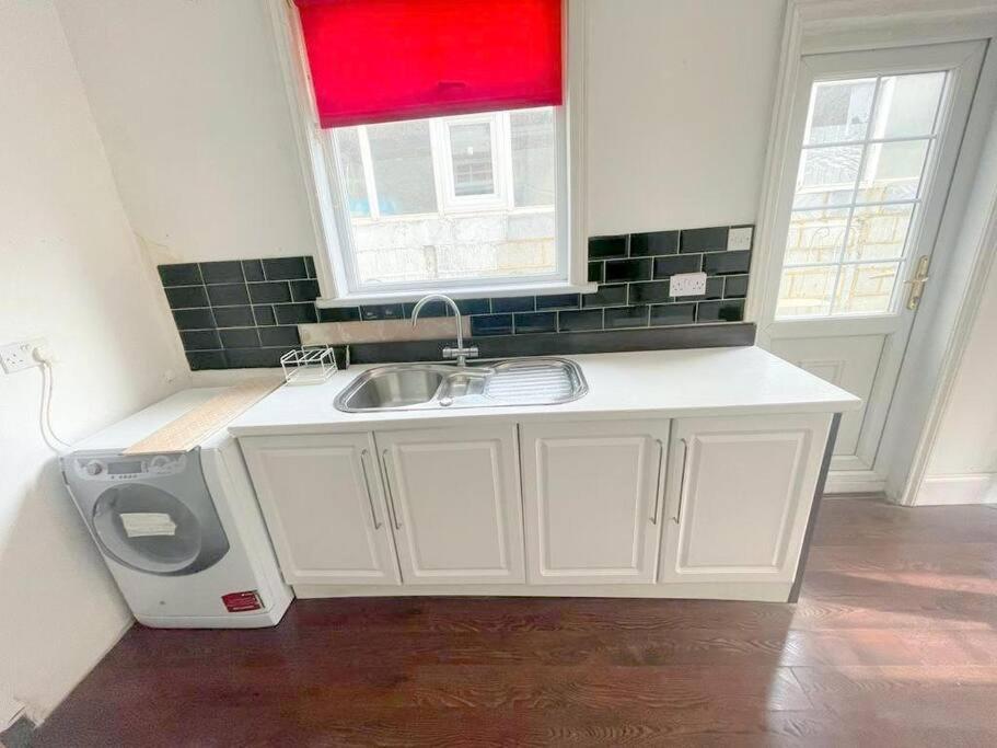 3-bedroom house - Thornton Heath view 4