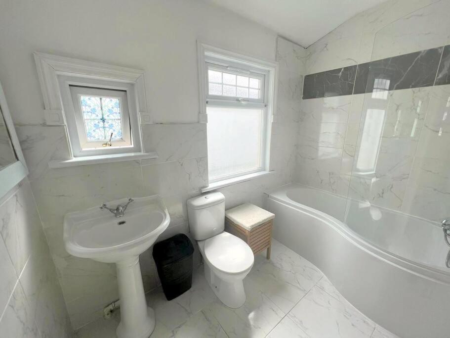 3-bedroom house - Thornton Heath view 5