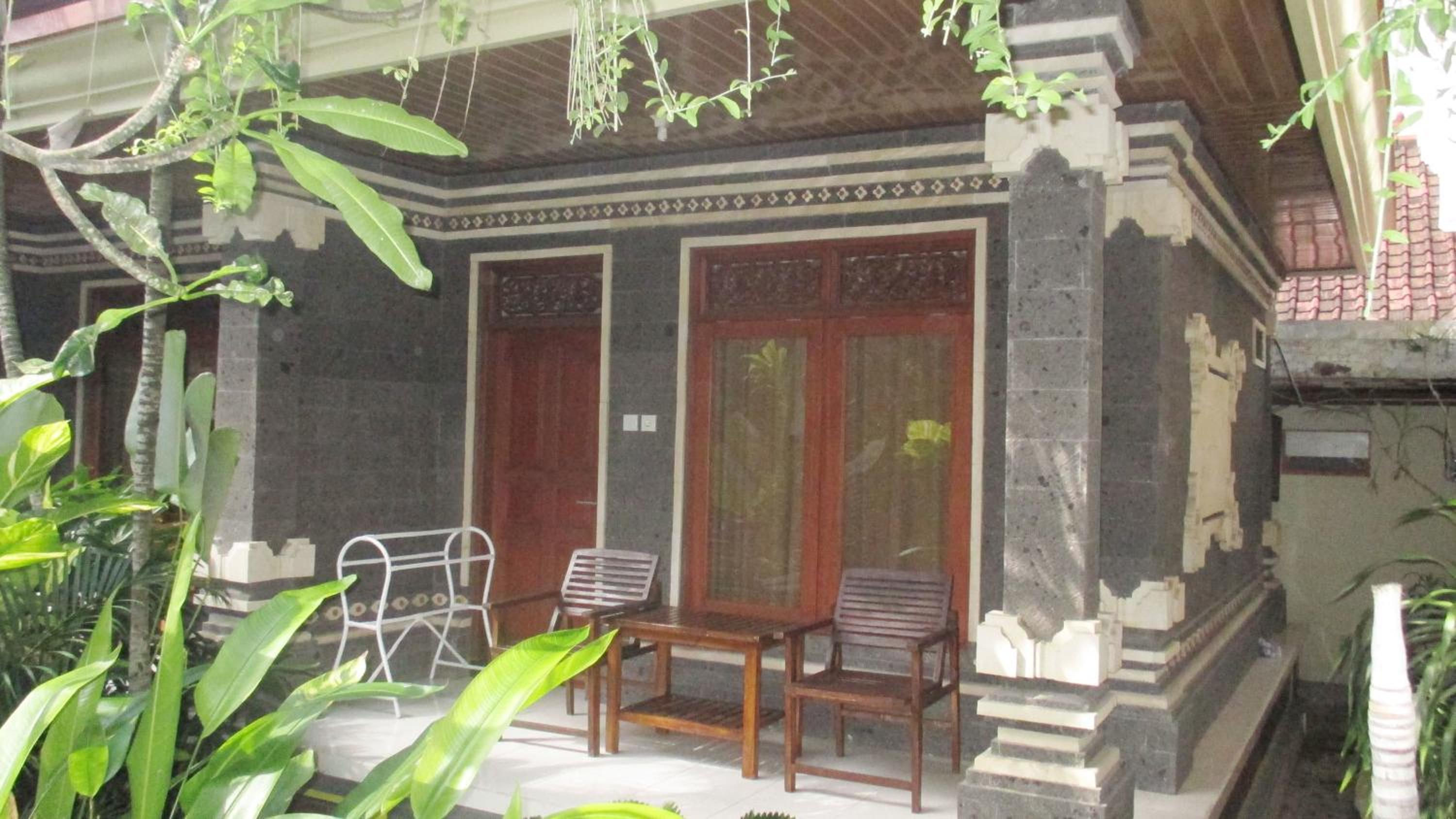 Adus Beach Inn