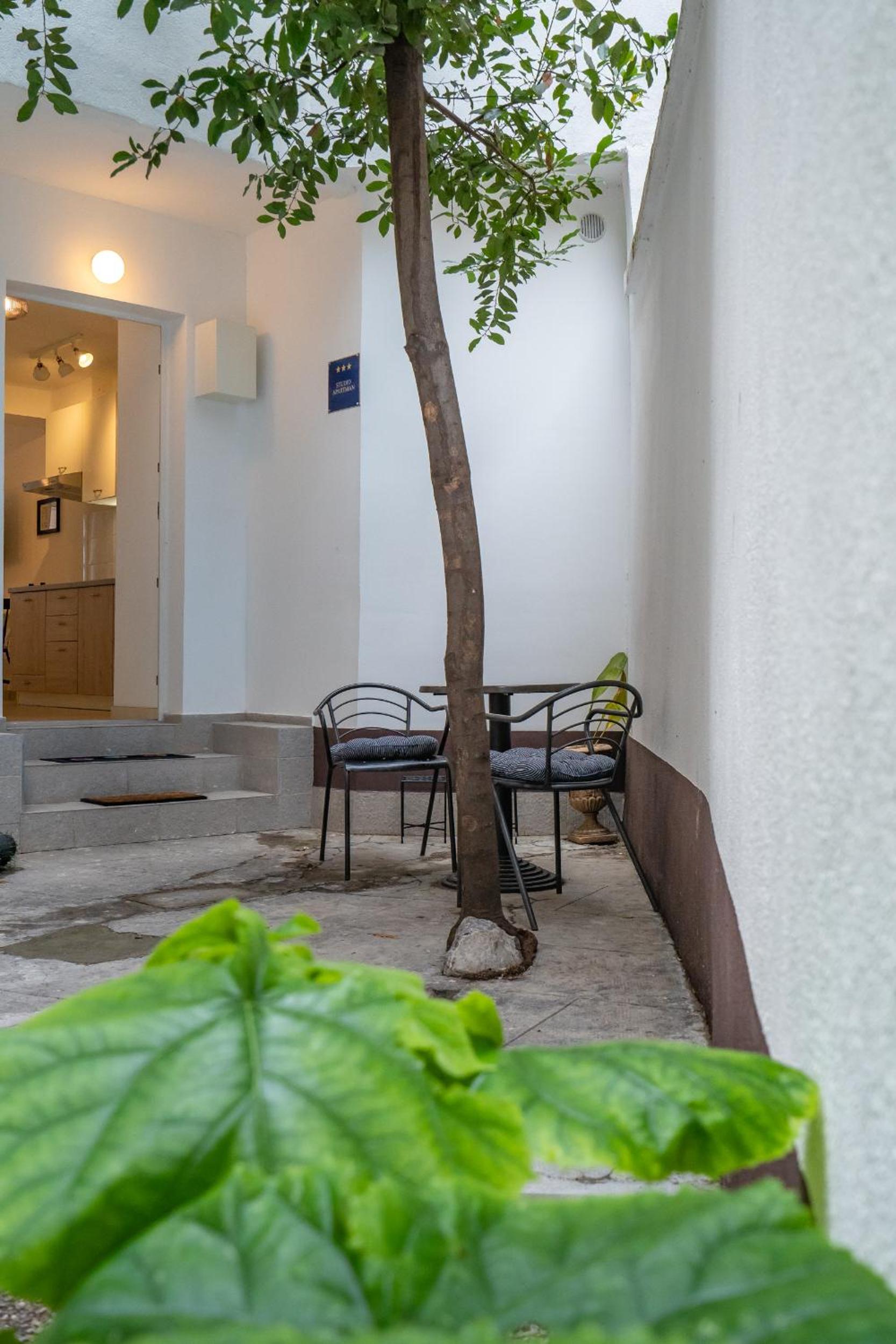 VINCENT Studio Apartment view 3
