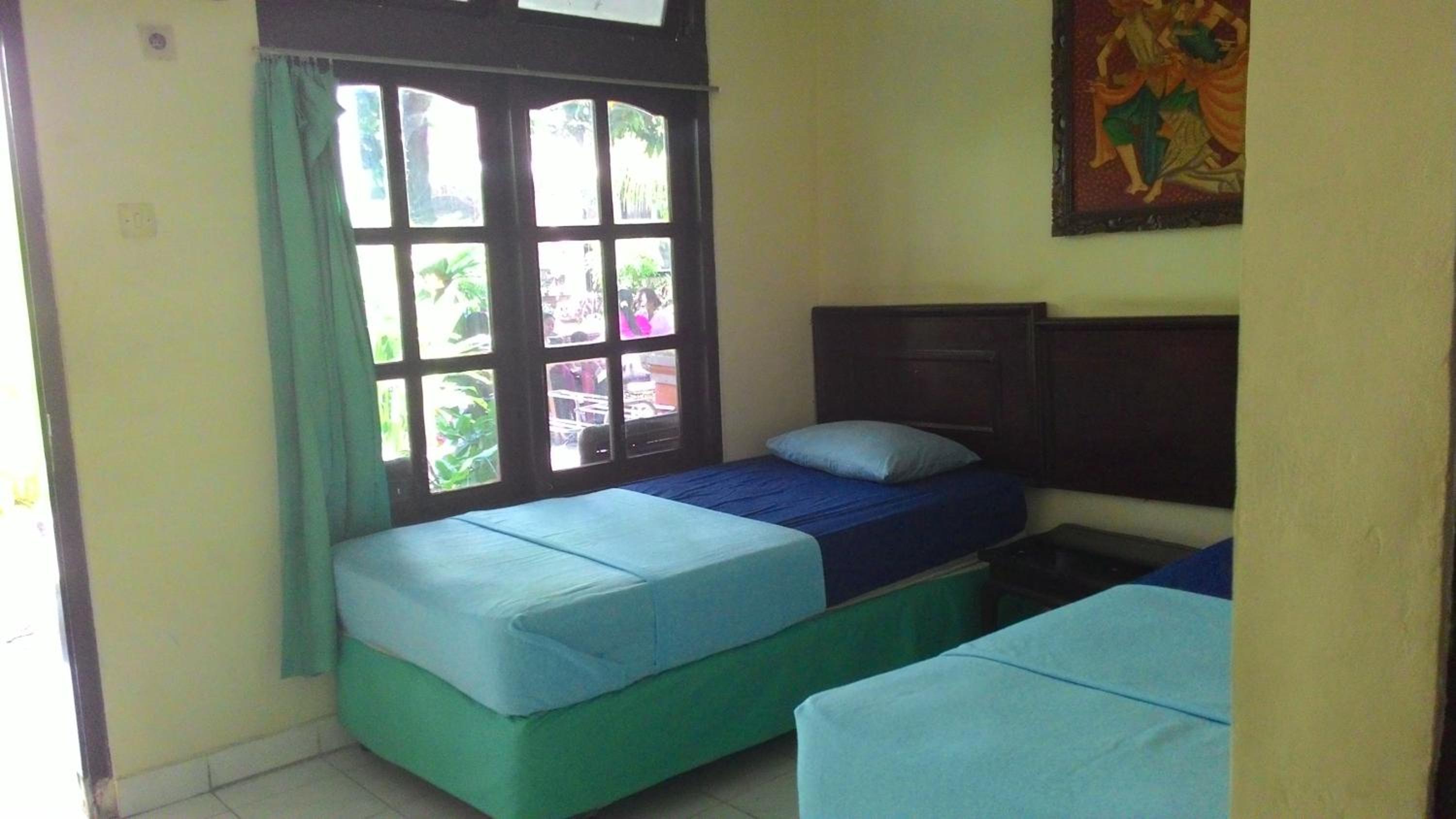 RedDoorz at Mahendra Beach Inn Kuta