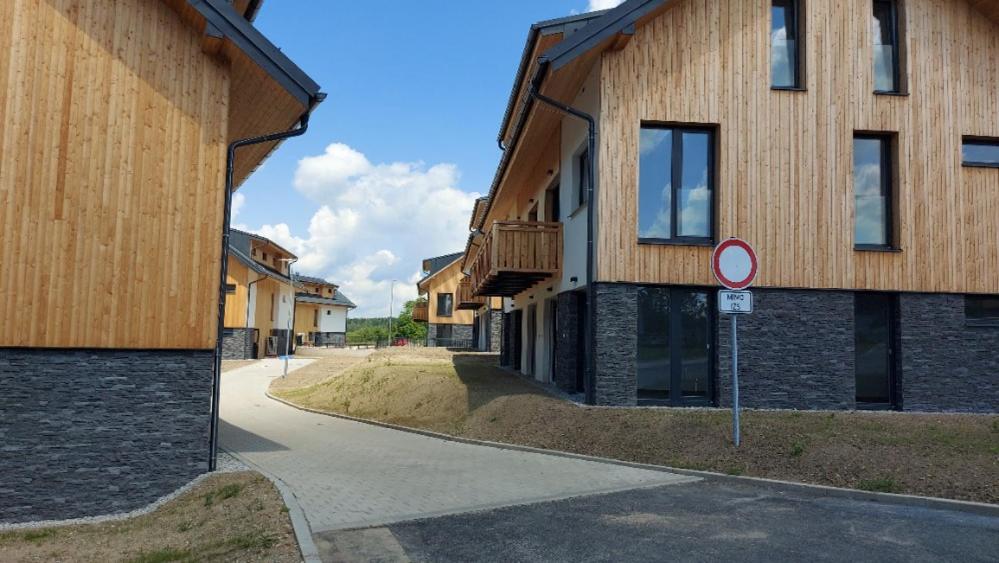 Lipno Apartments BERGMAX, Ski Areál Lipno 16min dojezd - Resort Malé Lipno s terasou a zahrádkou, parking free